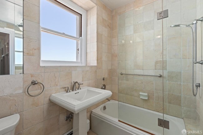 Building Photo - 1250 Jones St