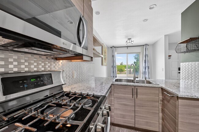 Building Photo - Santee 2 Bedroom 2 Bath Condo with Garage