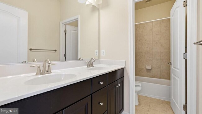 Building Photo - 424 Alder Dr