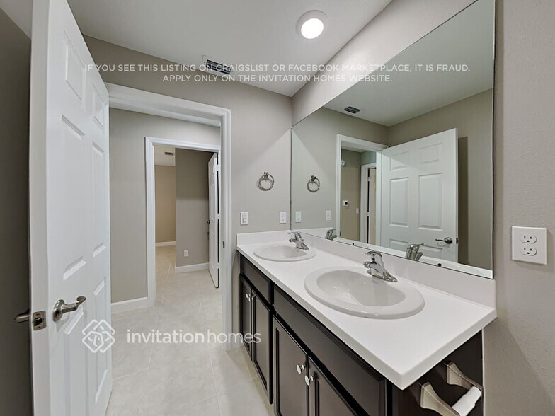 Building Photo - 442 Oldenberg St SW