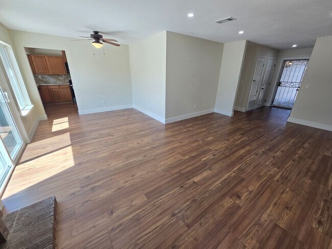 Building Photo - 616 Placer Ln
