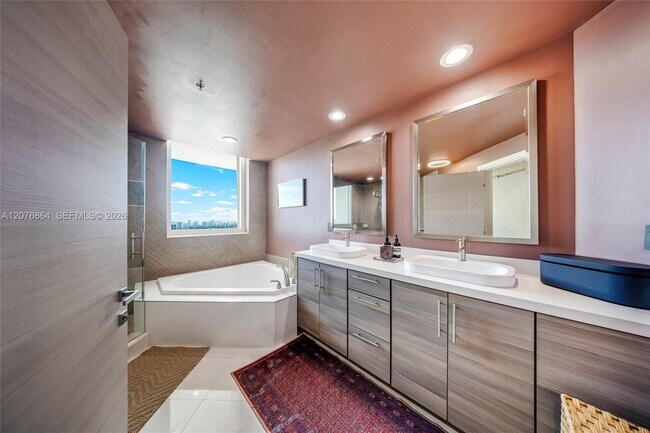 Building Photo - 1745 E Hallandale Beach Blvd