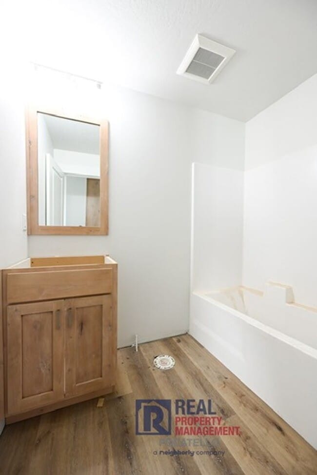 Building Photo - 5405 Park Lawn Dr