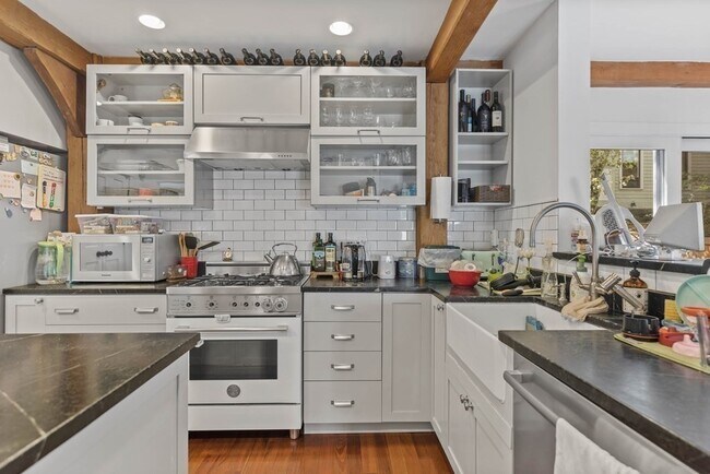 Building Photo - 7 Murdock St