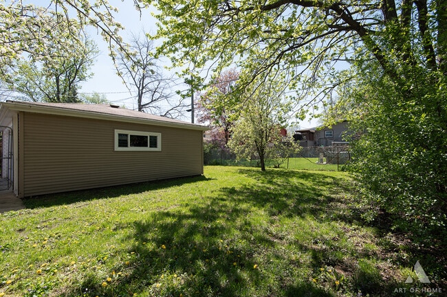 Building Photo - 9416 80th Ct