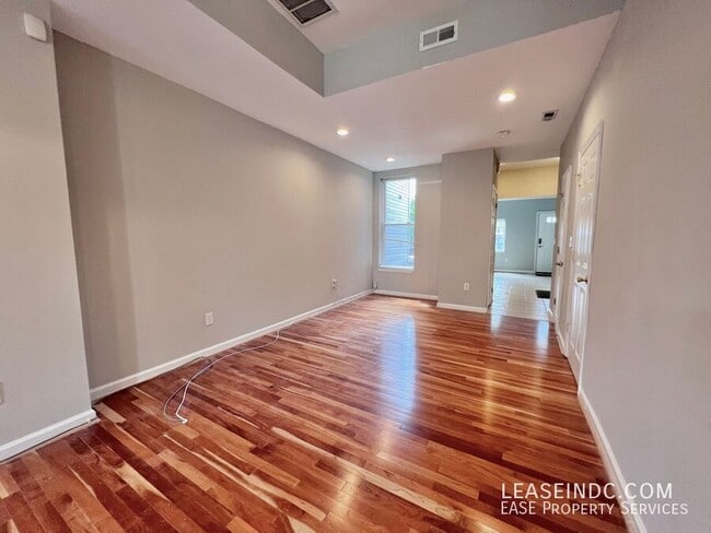 Building Photo - 1016 11th St NE