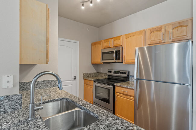 Building Photo - 12863 Tradd St