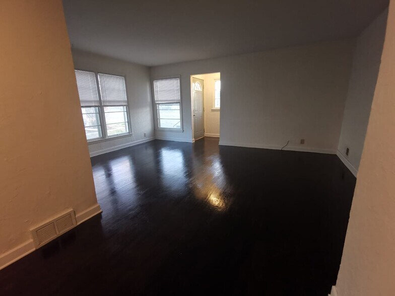 Living Room - 1311 Oxford St