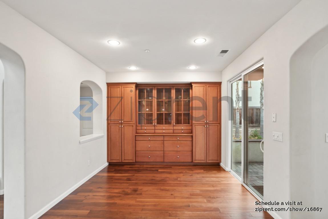 Building Photo - Unit