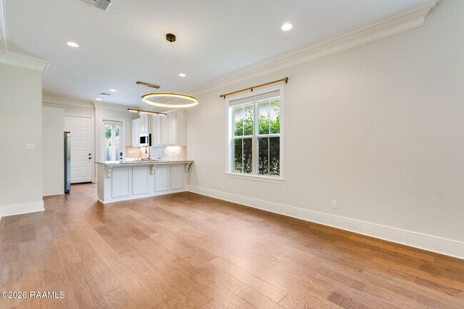 Building Photo - 405 S Montauban Dr