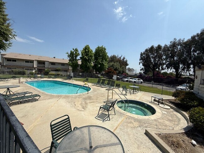 Building Photo - Upgraded 3-Bedroom Condo for Rent in Arleta!