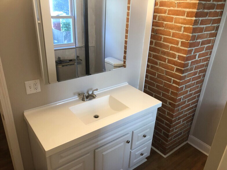 Building Photo - 79 Spruce St