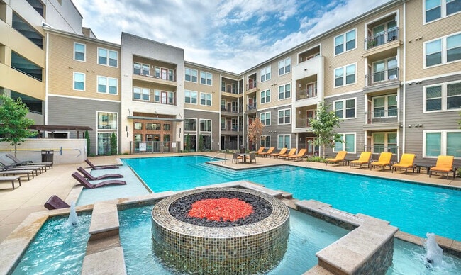 Building Photo - 401 Foch St