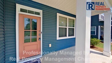 Building Photo - Beautiful and Spacious End Unit Townhouse