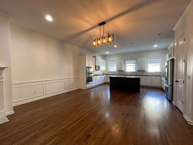 Building Photo - 951 Opelousas Way