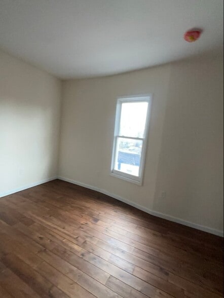 Building Photo - 826 S 15th St