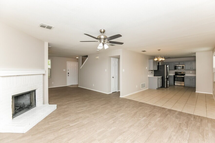 Building Photo - 221 Weber River tr