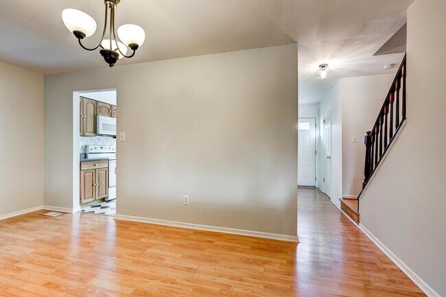 Building Photo - 811 Kings Croft Dr