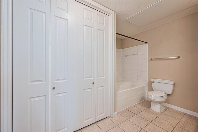 Building Photo - 7575 Kirby Dr