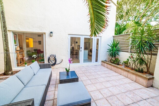 Building Photo - 1605 S US Hwy 1