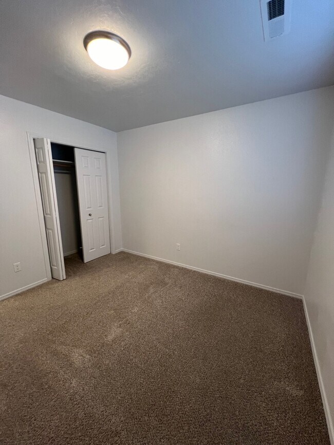 Building Photo - 3 Bed 2 Bath Nampa!