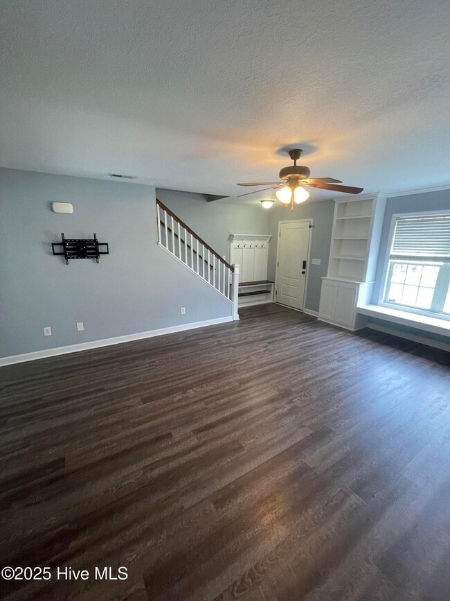 Building Photo - 146 Broadleaf Dr