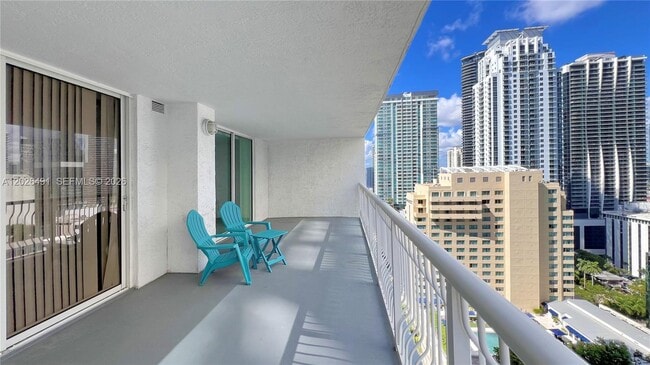 Building Photo - 1200 Brickell Bay Dr