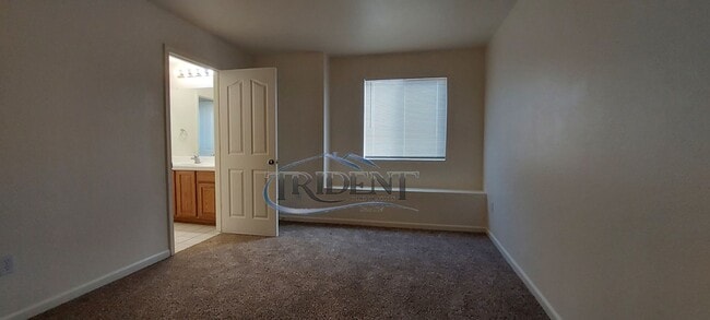 Building Photo - 4 bedroom, 3 bath house with approx. 2,183 sq. ft.