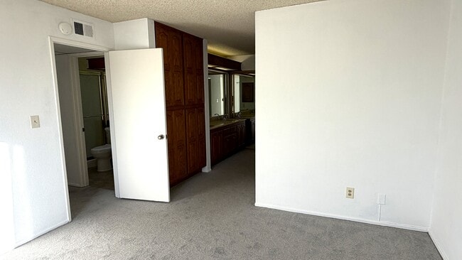 Building Photo - 2805 E 3rd St