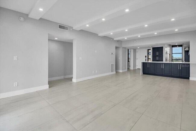 Building Photo - 2020 Harbourside Dr