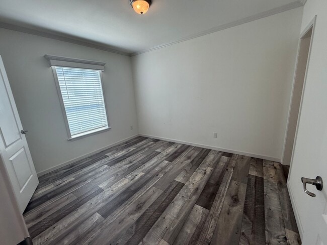Building Photo - 112 Paradise Dr