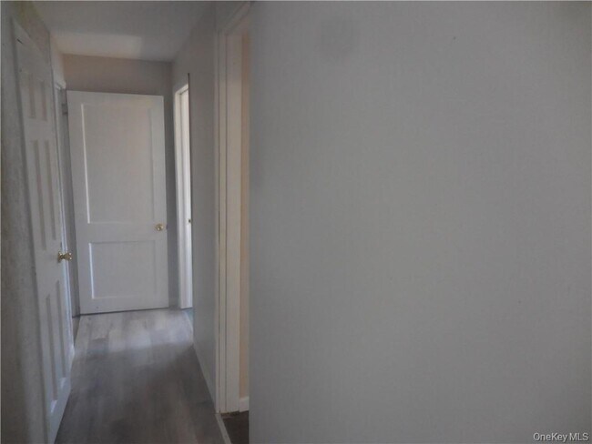 Building Photo - 14 Maurice Ln