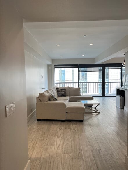 Building Photo - 10790 Wilshire Blvd