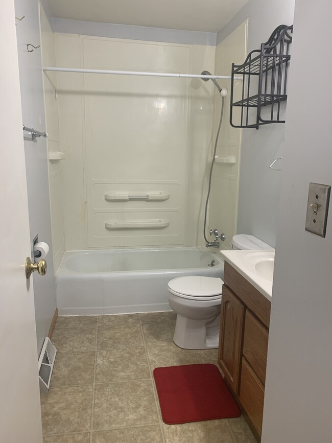 Building Photo - 513 W Clark St