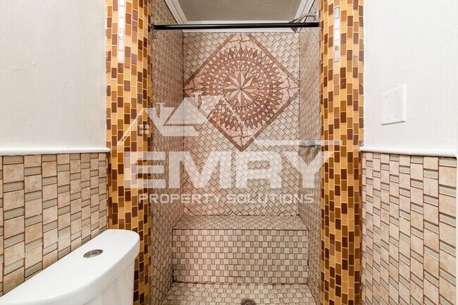 Building Photo - Beautiful 2 Bed 1 Bath House in Lynwood CA 90262