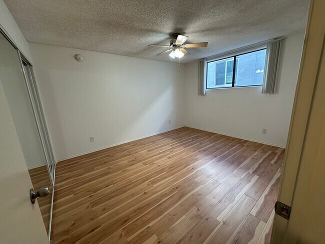 Building Photo - 135 N Swall Dr