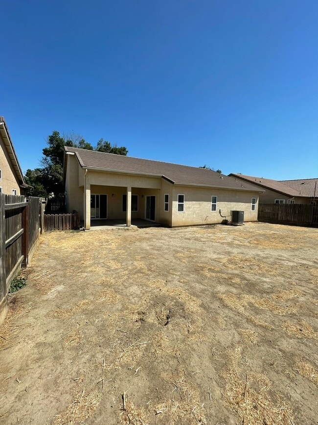 Building Photo - Available Now! Move-In Ready