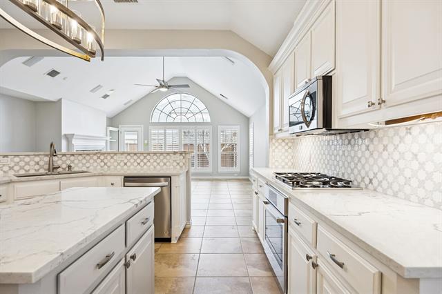 Building Photo - 930 Crestmoor Dr