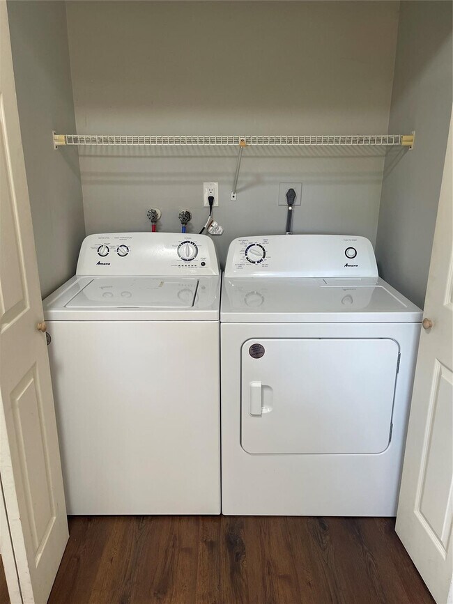 Building Photo - 2017 Oleander Blvd