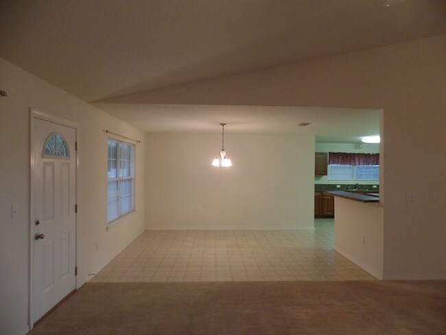 Building Photo - Pinecrest