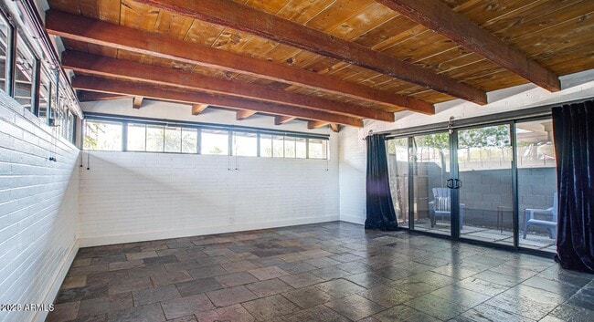 Building Photo - 902 W Verde Ln