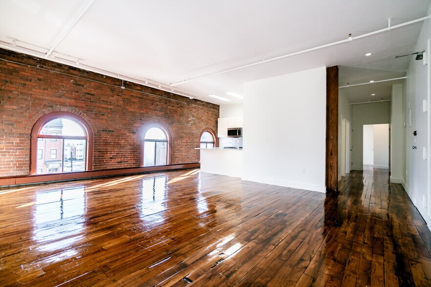 Primary Photo - 748 Tremont St