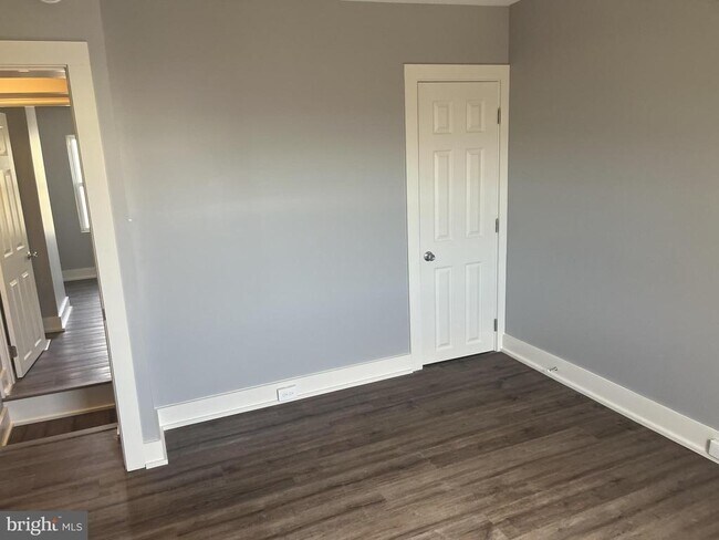 Building Photo - 134 W Airy St