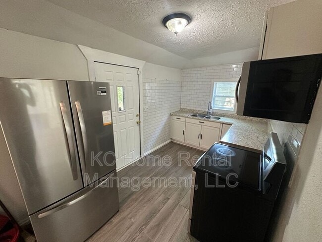 Building Photo - 2316 Spruce Ave