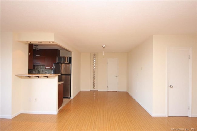 Building Photo - 44 Strawberry Hill Ave