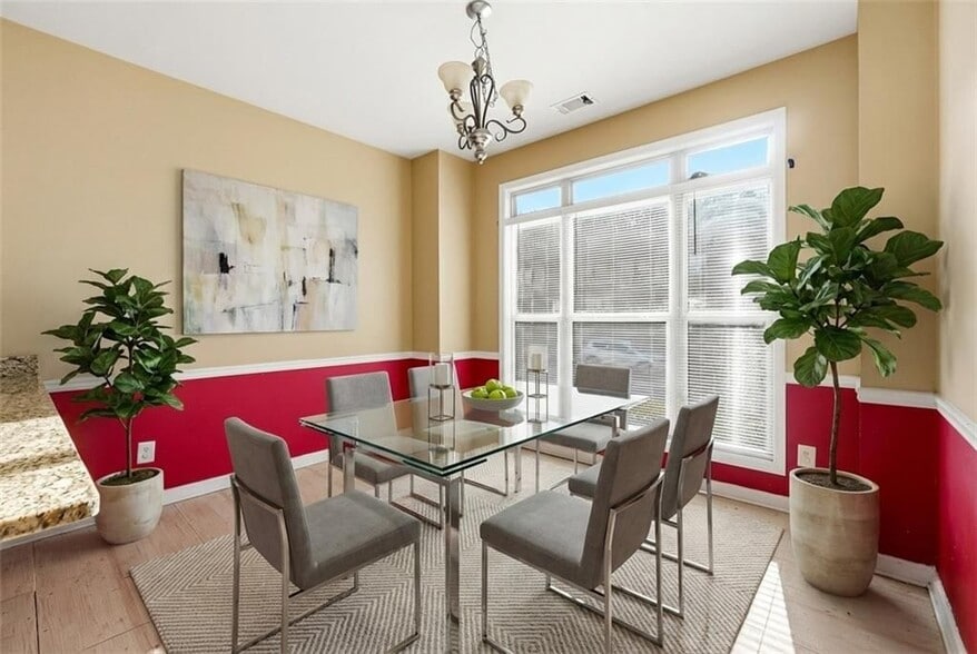 Building Photo - 6199 Thorncrest Dr