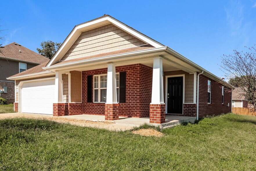Building Photo - 2867 Park Knoll Dr
