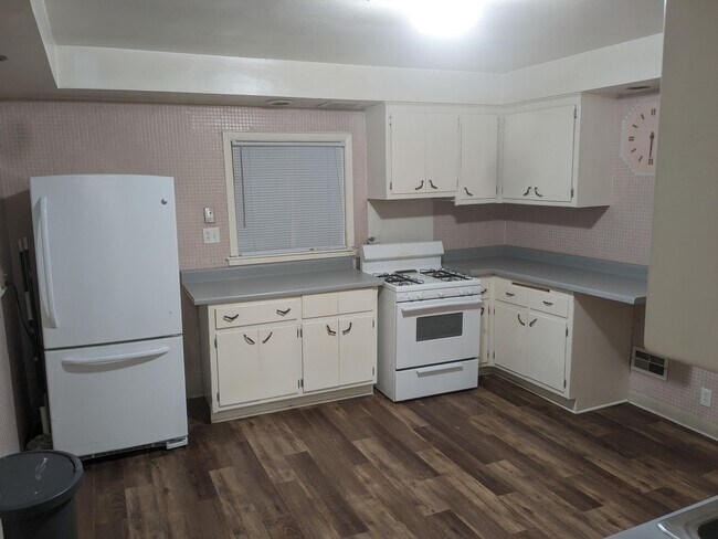 Building Photo - 608 East Lincoln Avenue