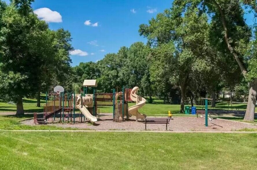 Building Photo - 2042 Louisiana Ave S