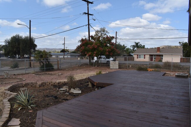 Building Photo - 3 Bedroom 1 Bath Upgraded Home with Large ...